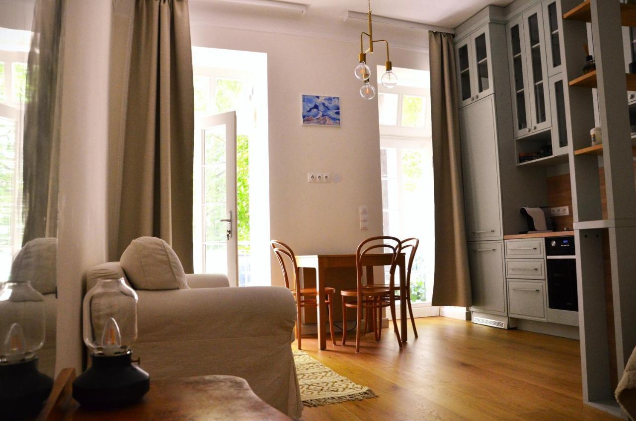 Central Vienna Apartment With Garden View Exteriör bild